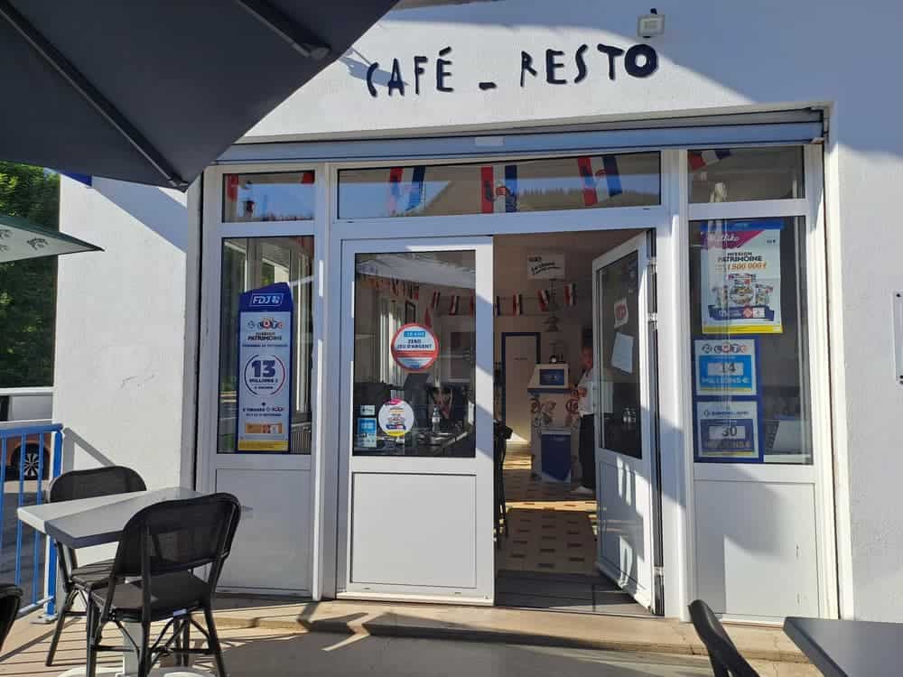 À louer – Café-Restaurant multiservices de 182,5 m² à Oyeu – Isère (38)